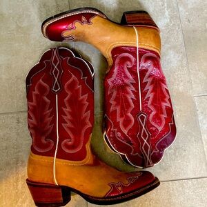 Cowgirl boots size 9